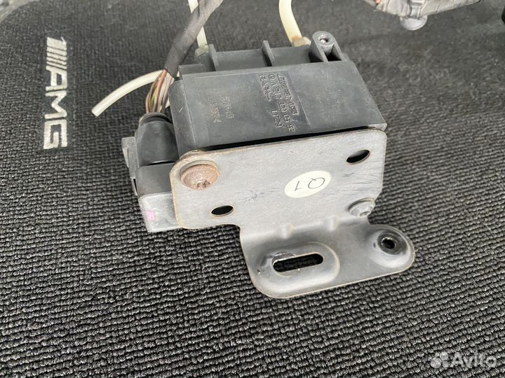 Блок клапанов пневмоподвески Mercedes AMG оригинал