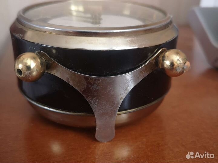 Junghans будильник