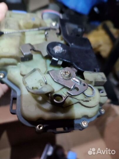 Замок двери Фольксваген T5