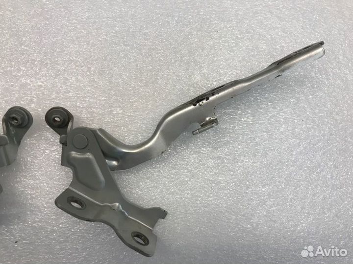 Петля капота Chevrolet Cruze седан 1.8 2010