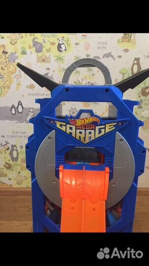 Hot wheels mega garage