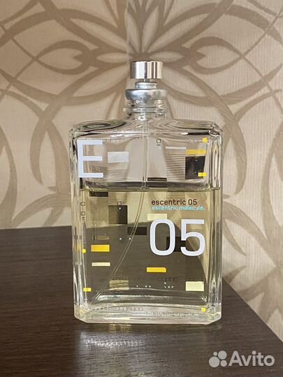 Escentric molecules 05