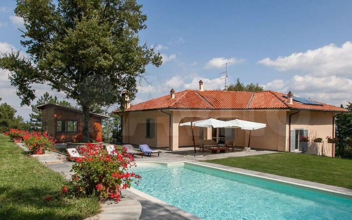 Дом 204 м² на участке 8 сот.