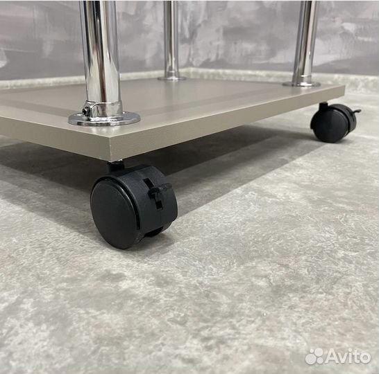 Стеллаж на колесиках