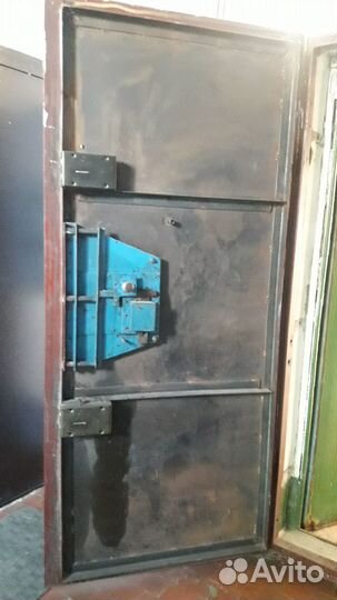 Дверь входная металлическая б/у