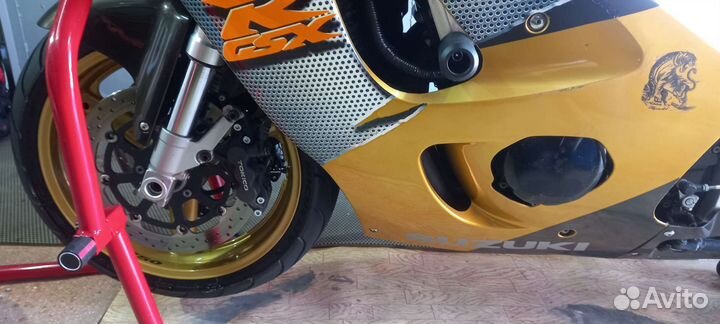 Сузуки GSX-R750 srad