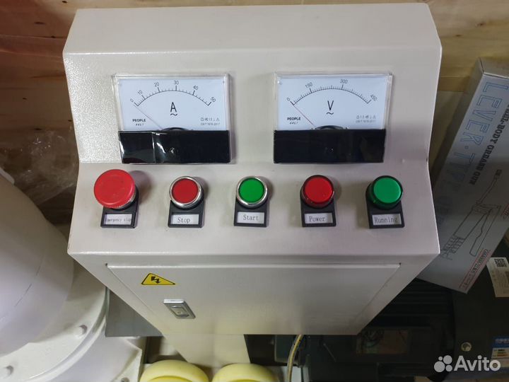 Промышленный мини-пресс-гранулятор в наличии