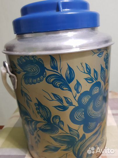 Продам термос 3 литра