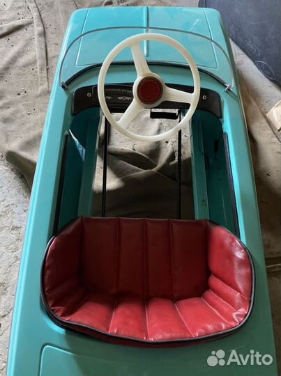 Педальная машина Москвич