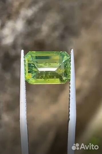 Уникальный неоновый желто-зеленый циркон 8ct