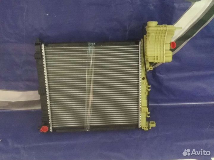 Радиатор двс Mercedes V-Class 1998