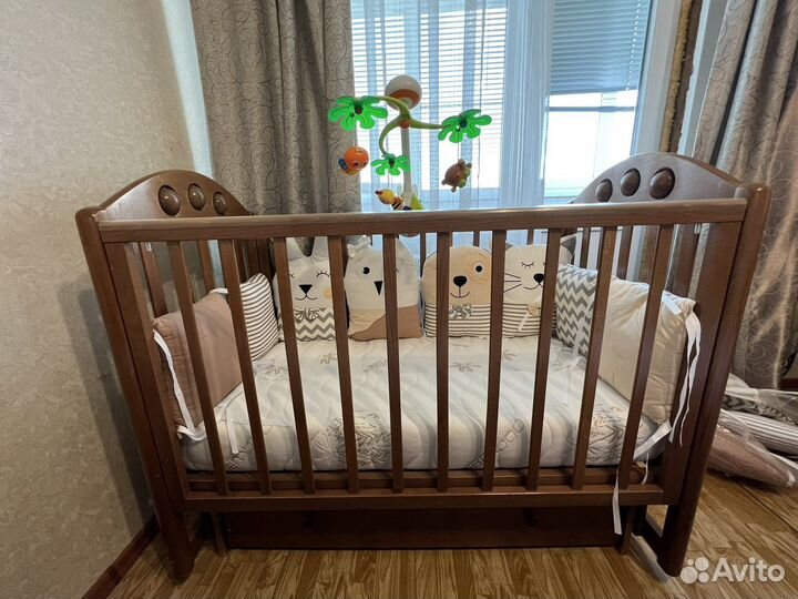 Детская кроватка с матрасом