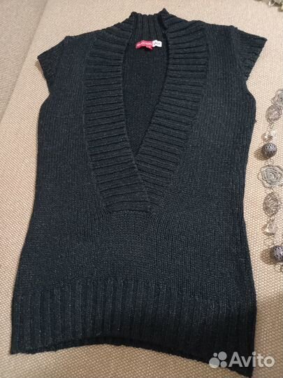 Жилет вязаный