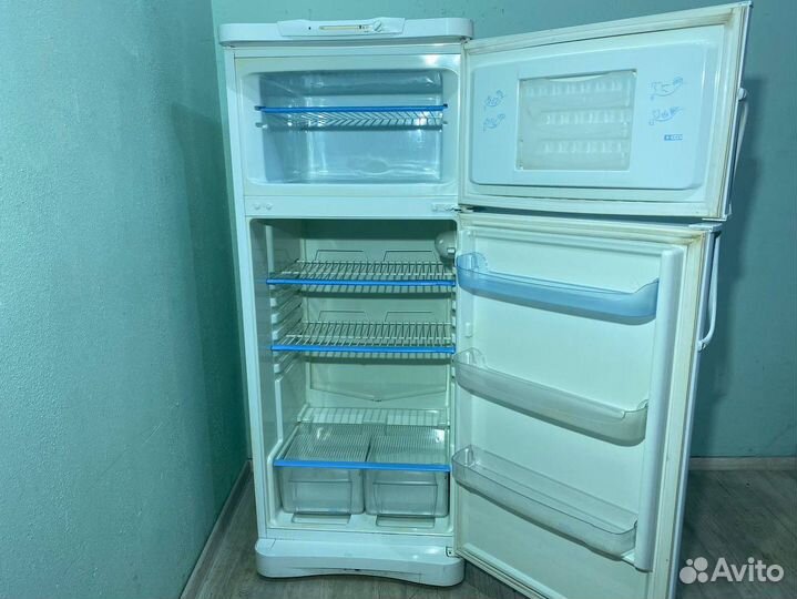 Холодильник Indesit