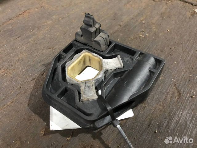 Кронштейн радиатора прав. BMW F30