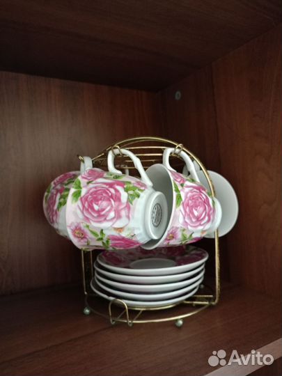 Тарелки и кружки