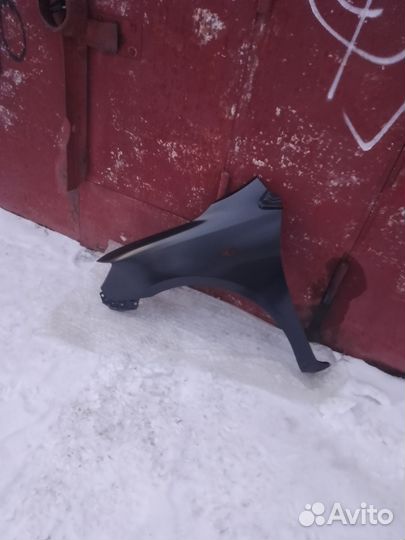 Крыло на Тойота fielder