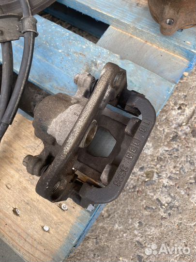 Ступица/суппорт/диск (кулак в сборе) nissan