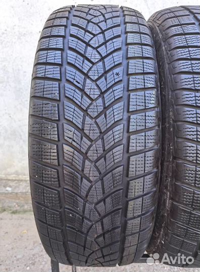 Goodyear UltraGrip Performance 235/55 R19 105V