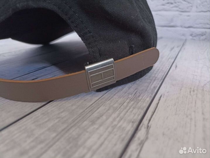 Tommy Hilfiger новая черная бейсболка США