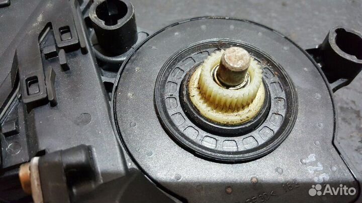 Мотор стеклоподъемника передний правый Porsche