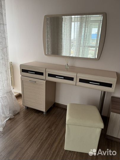 Комод с зеркалом