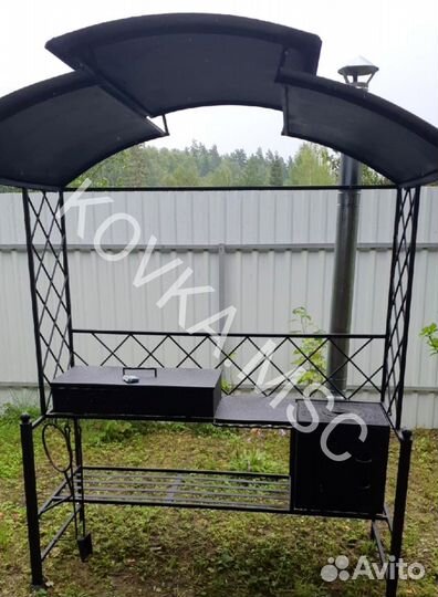 Мангал с крышей