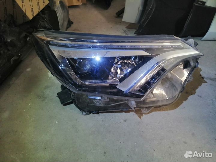 Фара LED правая Toyota Rav4 CA40 рестайлинг