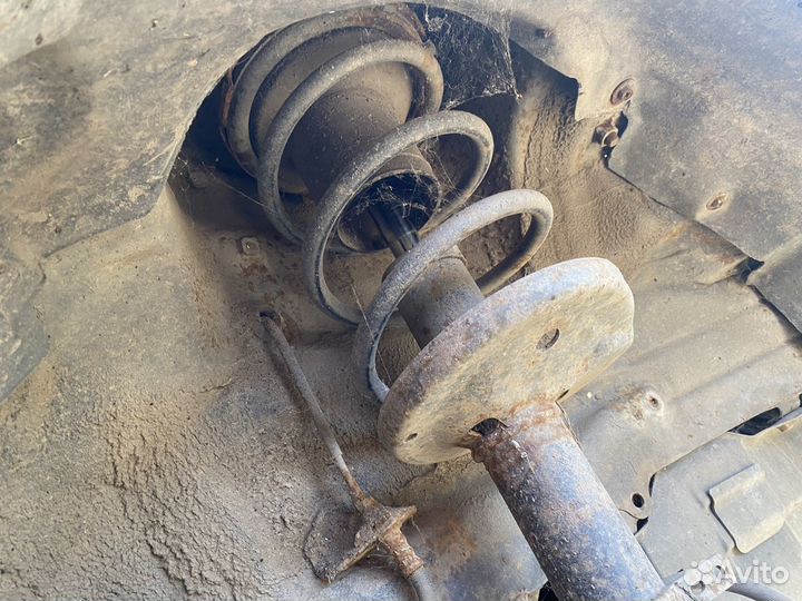 Toyota corona st190 передние стойки