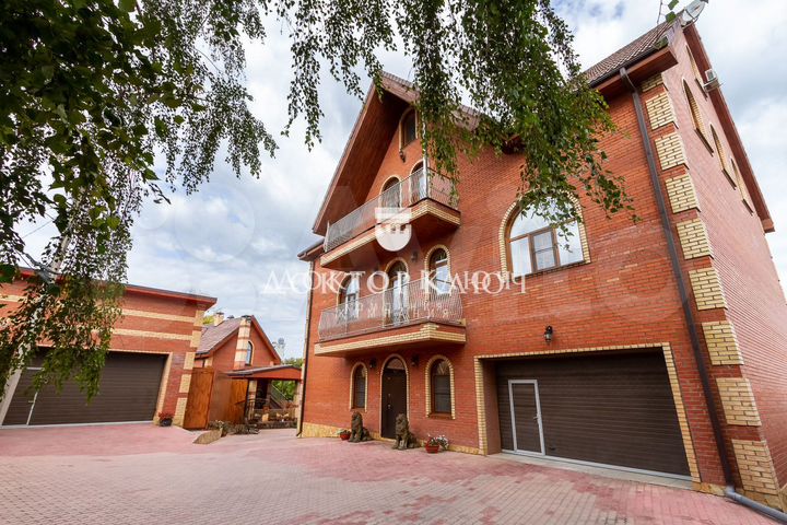 Коттедж 752,2 м² на участке 15 сот.