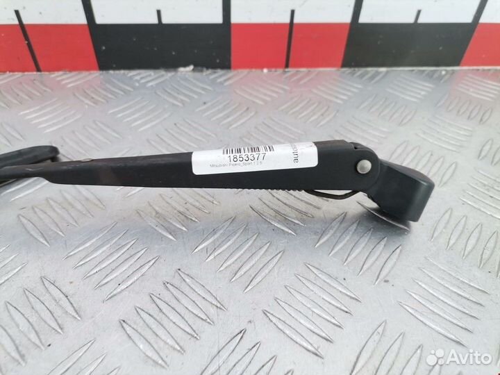 Щеткодержатель задний Mitsubishi Pajero Sport