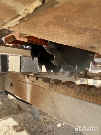 Кромкообрнзной станок