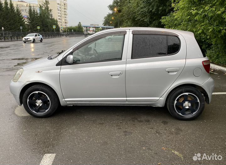 Toyota Vitz 1.0 AT, 1999, 300 000 км