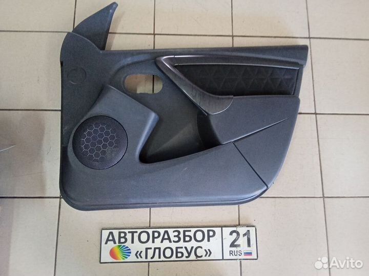 Обшивка передней правой двери Рено Дастер Renault