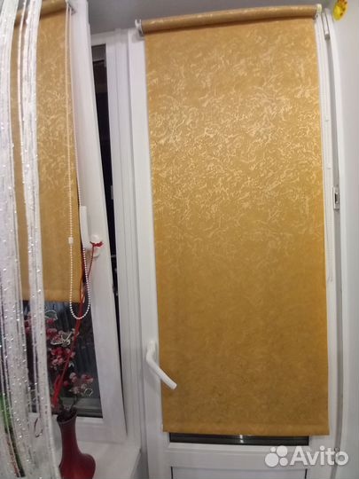 Продам две рулонные шторы состояние отличное