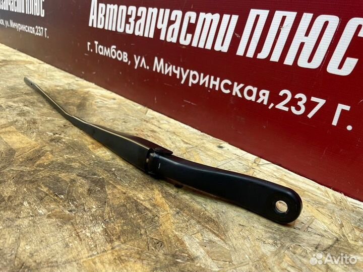 Поводок дворника передний правый Renault Logan