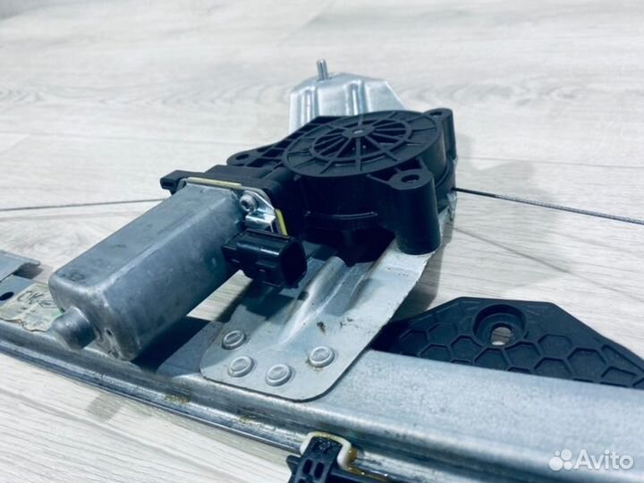 Стеклоподъемник передний правый Renault Logan 2