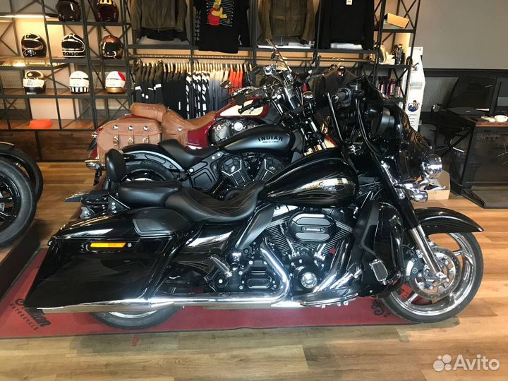 Harley-Davidson CVO Street Glide, 2015