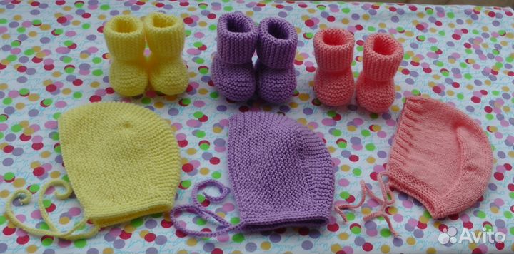 Чепчик и пинетки для новорожденного