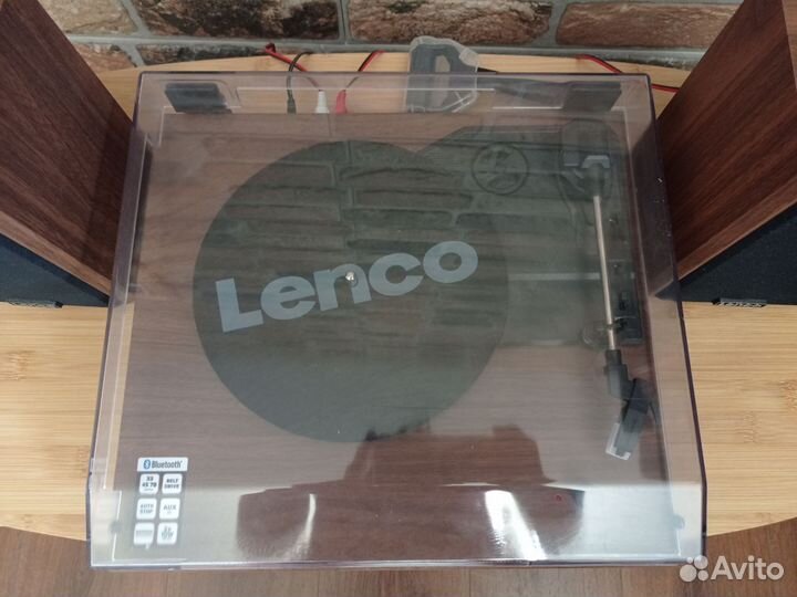 Проигрыватель винила Lenco LS 100 BT