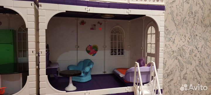 Кукольный домик с мебелью