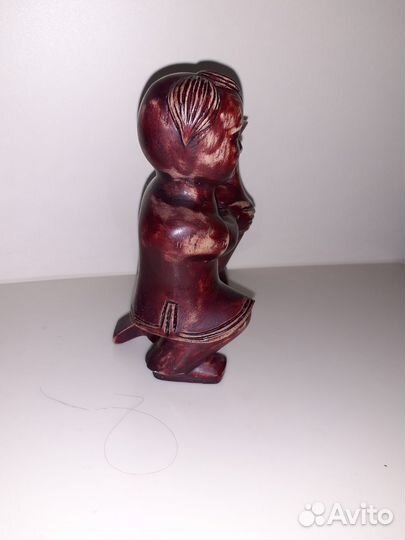 Деревянная фигурка девочка