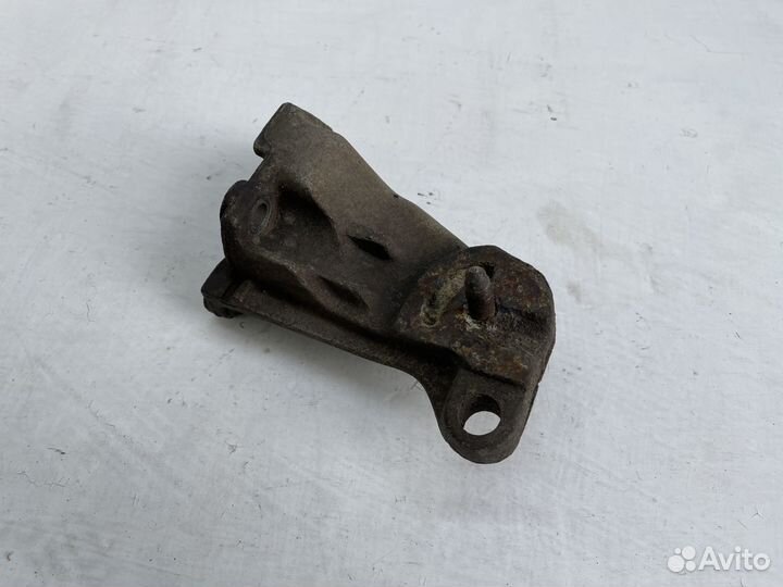 Кронштейн двигателя правый AEE 1.6 VW Caddy 2 9K