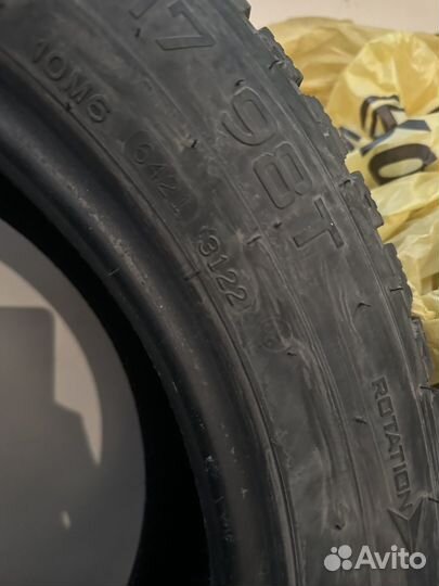 Michelin Agilis X-Ice North 215/55 R17