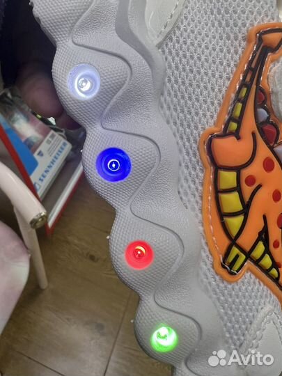 Новые детские кроссовки с подсветкой