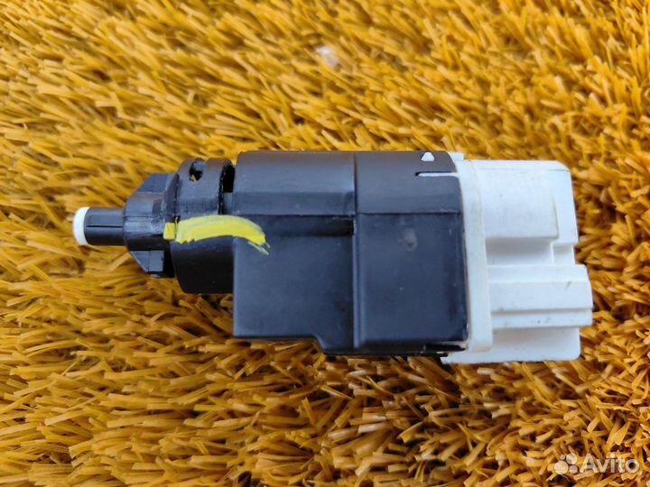 Датчик педали тормоза Renault Duster K9KR858 2021