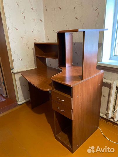 Компьютерный стол