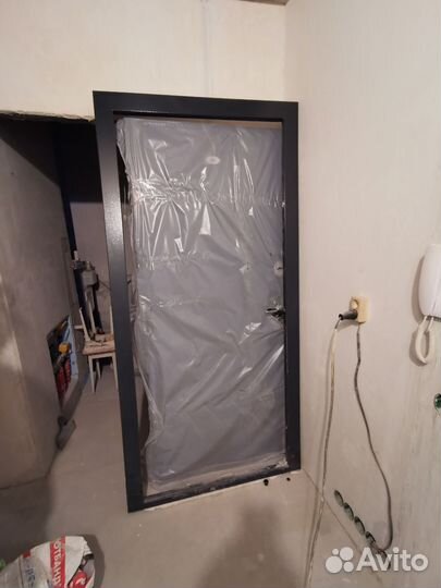 Дверь входная металлическая от застройщика