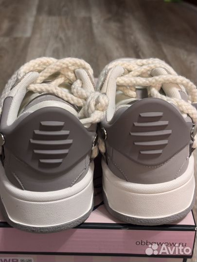 Кроссовки женские