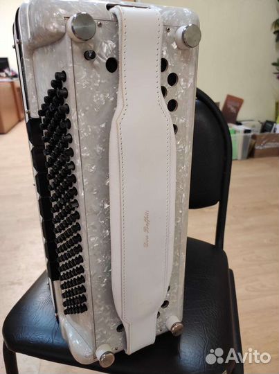 Белый красавчик из Италии,новый,2023 года